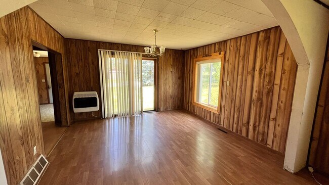 Foto del edificio - Quite 3 Bedroom Home on 5.3 Acres