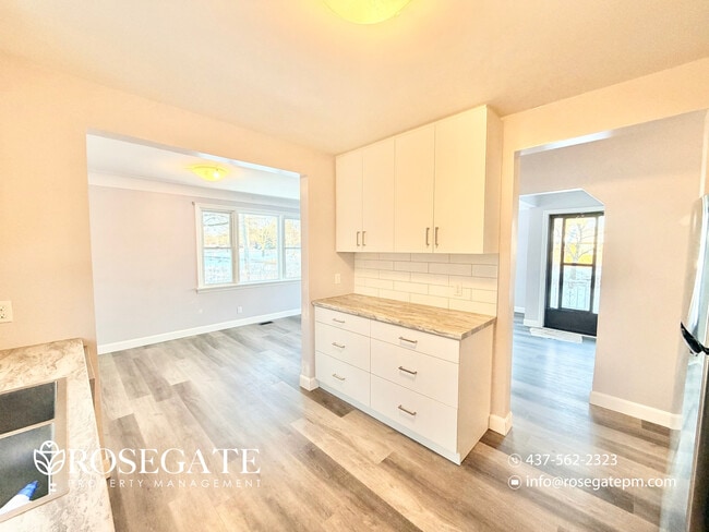 Building Photo - Spacious 3-Bedroom + Den Detached Home with Parking & Pet-Friendly Outdoor Space in Kitchener