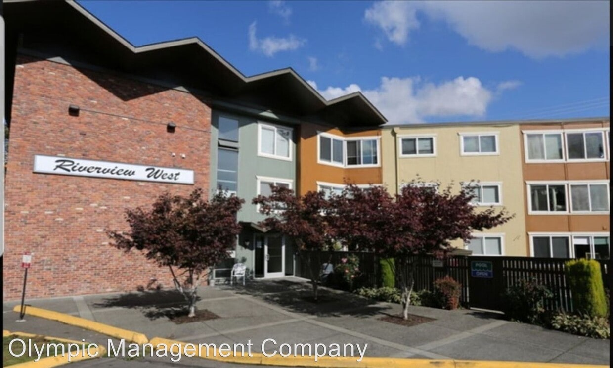 Primary Photo - 10300 Des Moines Memorial Dr