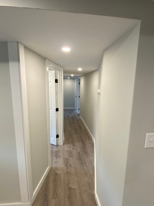 Pasillo - 164 Main St