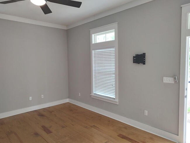 Building Photo - 3553 Esplanade Way
