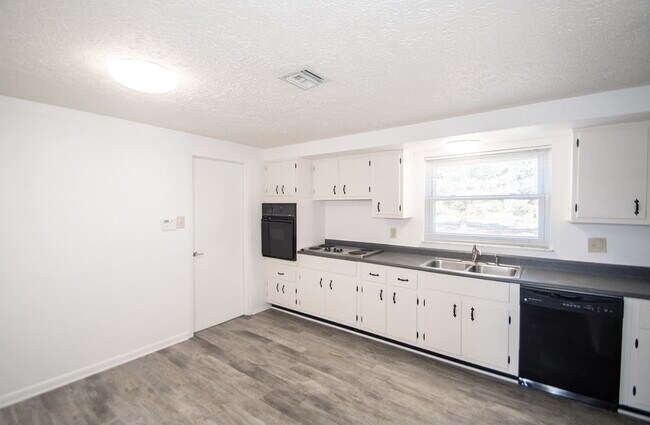 Building Photo - Coming Soon – Easy Living on the Southeast Side