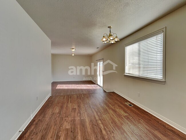 Foto del edificio - 468 E 1480 N