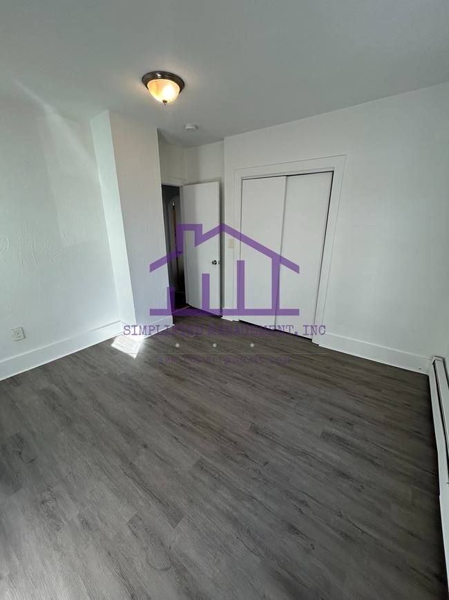 Building Photo - 221 Regan St