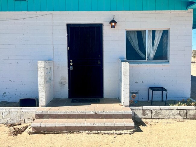 Building Photo - 73817 Crestview Dr