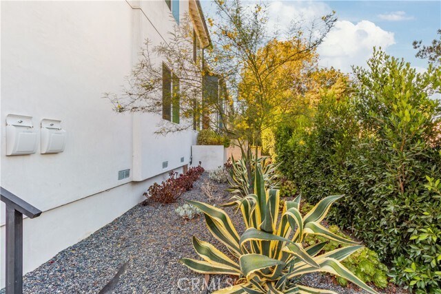 Building Photo - 7127 La Cienega Blvd