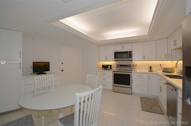 Building Photo - 5100 N Ocean Blvd