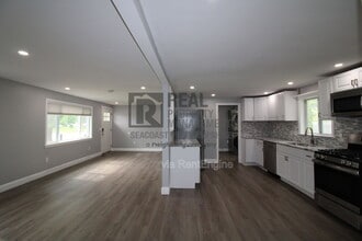 Building Photo - 23 Forest Ave