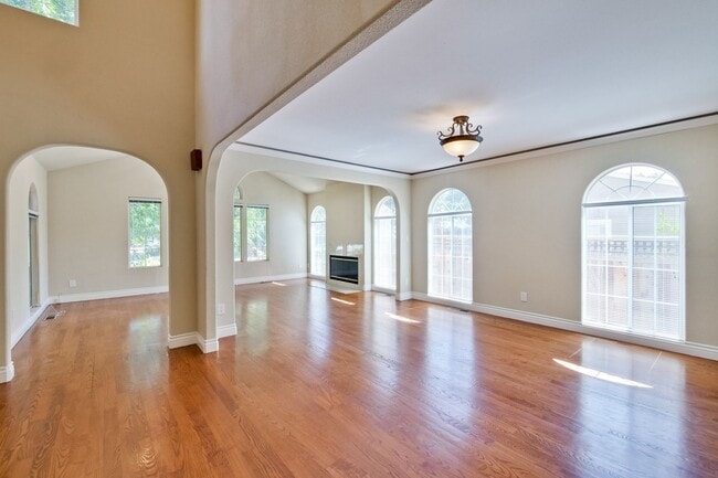 Foto del edificio - Gorgeous Willow Glen Two Story Home Availa...