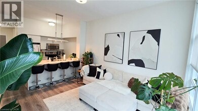 Building Photo - 10 Concord Pl