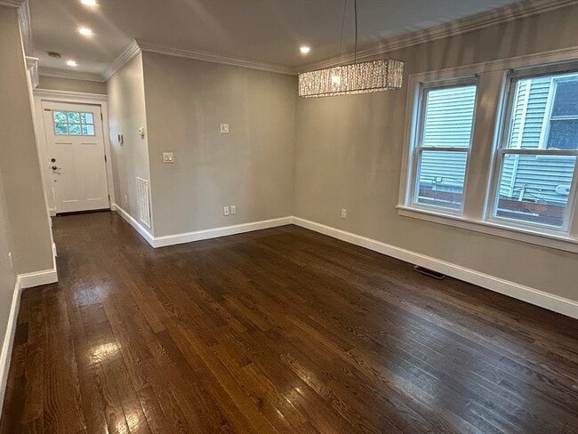 Building Photo - 69 Swan St