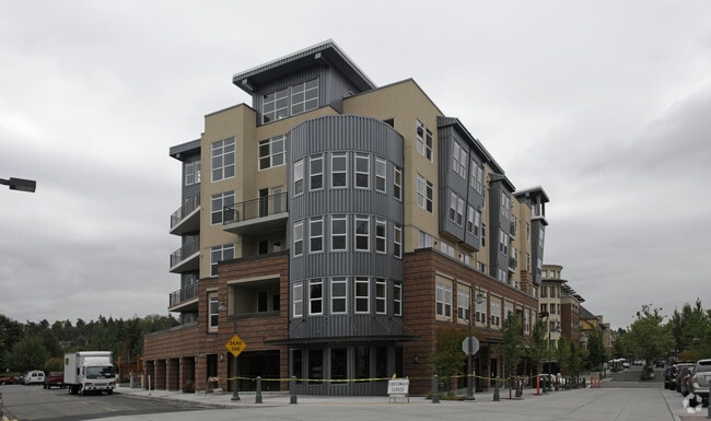 Building Photo - 7800 Plaza