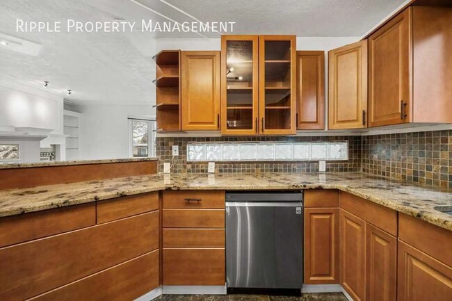 Building Photo - FIRST MONTH FREE! AMAZING 2 BEDS/2 BATHS M...