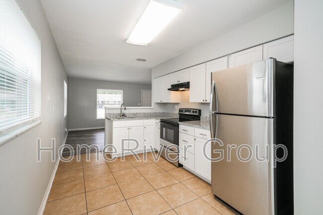 Foto del edificio - 6561 W Shore Cir
