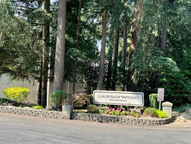 Building Photo - Arjanwood Condominiums ~ Bellevue/Bridle T...