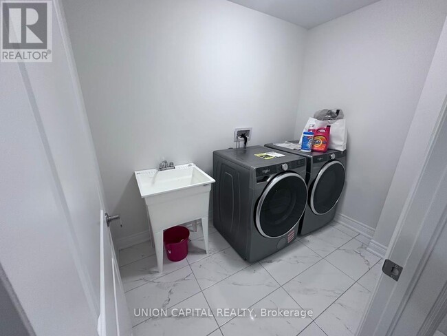 Building Photo - 555 Vine Cliff Blvd