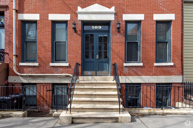 Entrada - 109 Erie St