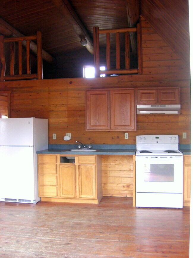 Building Photo - Quaint Cabin on the Creek