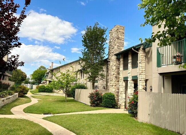 Foto del edificio - Woodwillow Townhomes