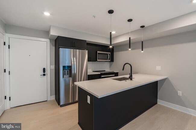 Foto del edificio - 6604 Ridge Ave