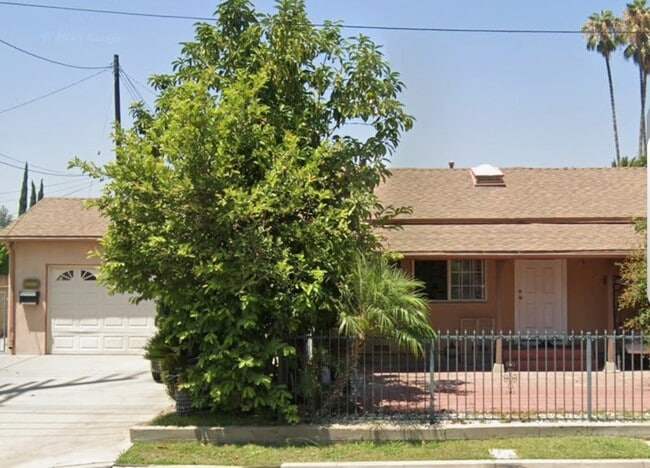 Building Photo - 5537 El Monte Ave