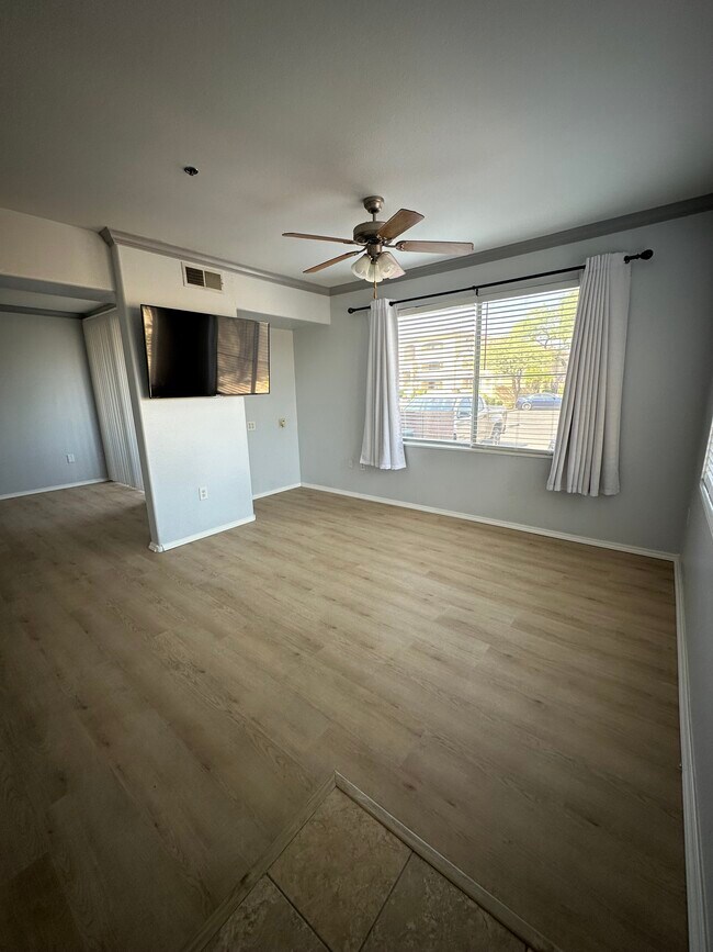 Foto del edificio - 2134 E Broadway Rd