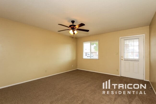 Building Photo - 3308 E Bloomfield Rd