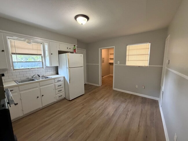 Building Photo - Recently remodeled South Bossier 2/1 Home