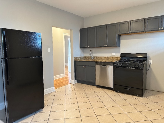 Foto del edificio - 5601-5607 W Wabansia Ave