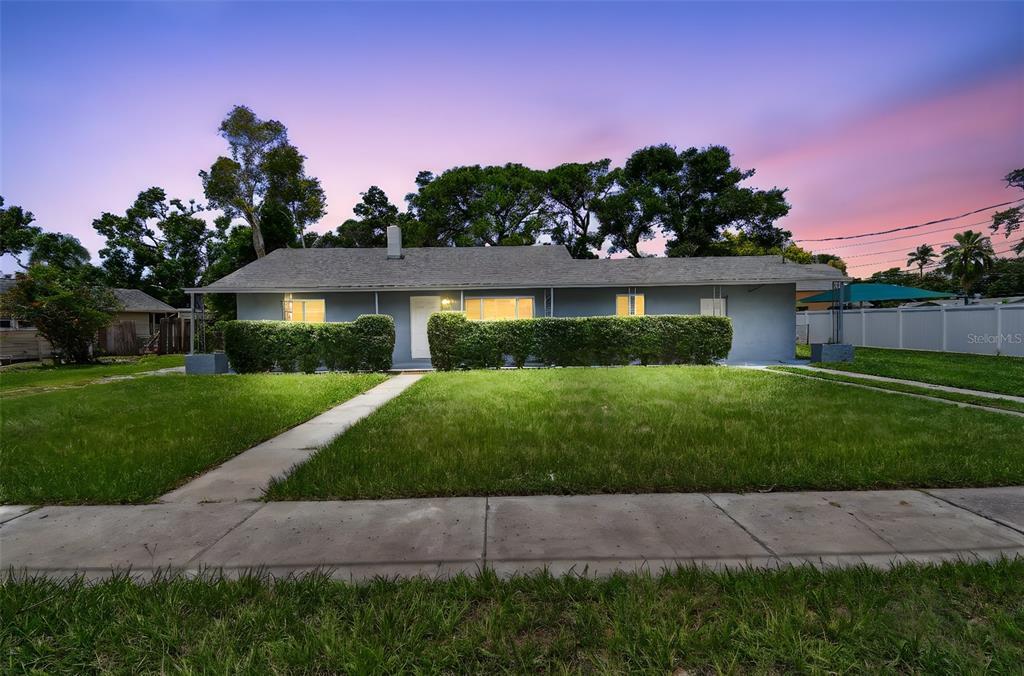 Foto principal - 910 43rd St W