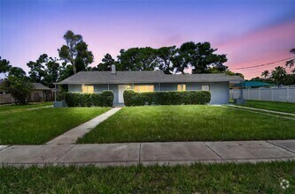 Building Photo - 910 43rd St W