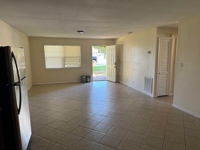 Foto del edificio - 6504 Palomar Pkwy