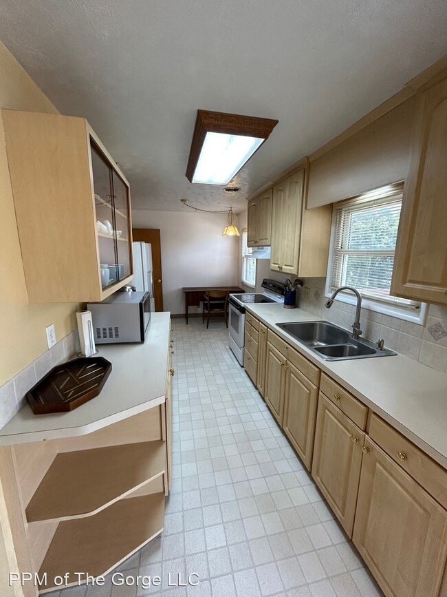 Building Photo - 3 br, 2 bath House - 809 East 20th Street