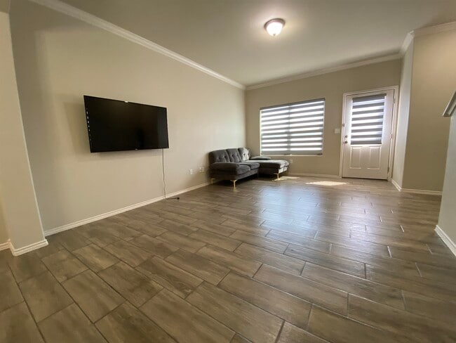 Building Photo - 5513 Montevista Dr
