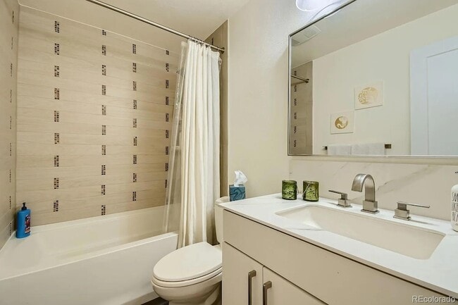 Building Photo - 645 S Glencoe St