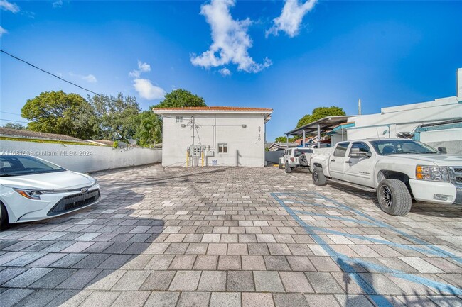 Building Photo - 2720 10th Ave