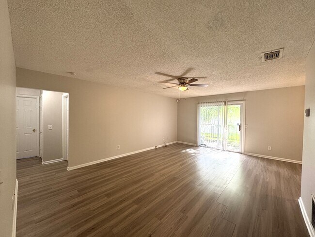 Foto del edificio - 3450 Harrow Ln