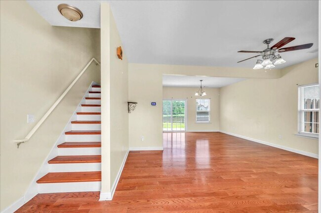 Foto del edificio - Spacious 4 Bed, 2.5 Bath in White Oak