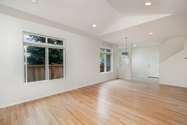 Foto del edificio - Townhouse available in lynnwood