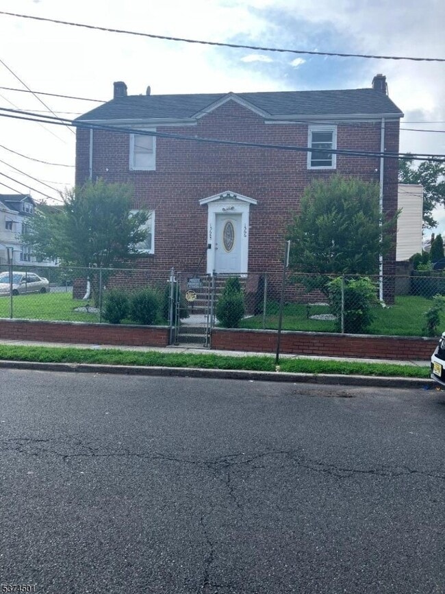Building Photo - 1566 Clinton Pl
