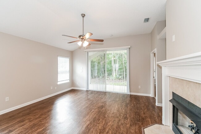 Building Photo - 875 Woodbridge Hollow N