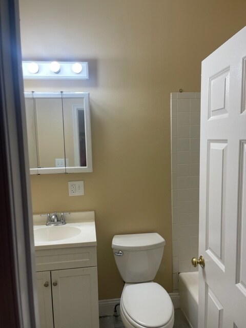 full bathroom - 1336 N Capitol St NW