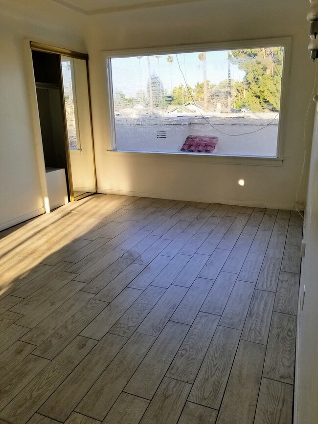 Living room w/ beautiful new wood tile floor - 4110 2nd Ave