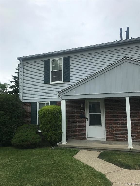 Primary Photo - 24030 Meadowbridge Dr
