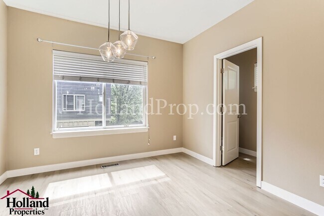 Foto del edificio - Move-In Ready Beaverton Gem with Attached ...