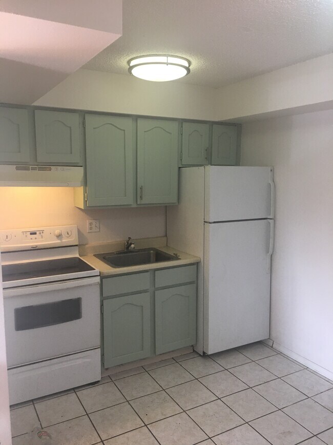 Foto del edificio - 10150 E Virginia Ave