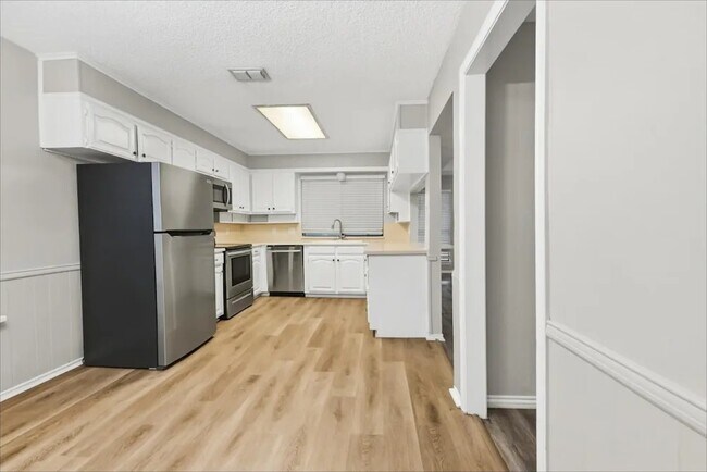 Foto del edificio - 4510 Lone Oak Dr