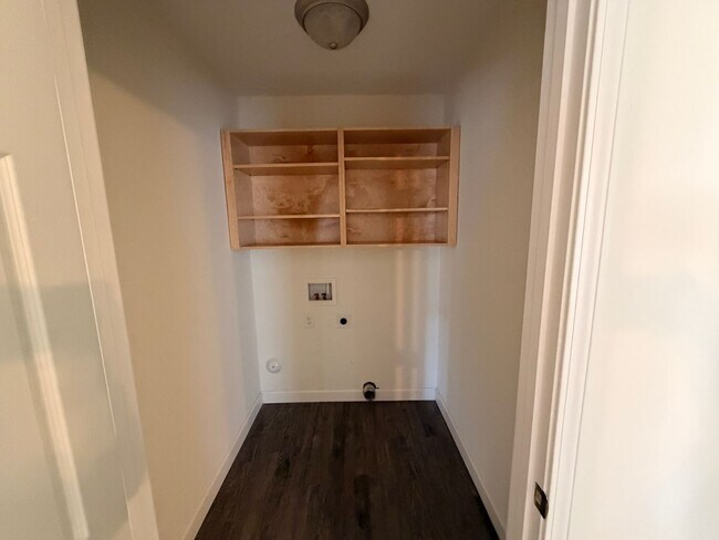 Foto del edificio - Available now! 2BR, 1BA Duplex in Super Convenient Location