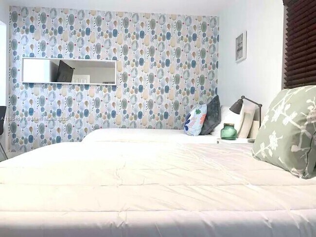 Foto del edificio - 471 NE 37th St