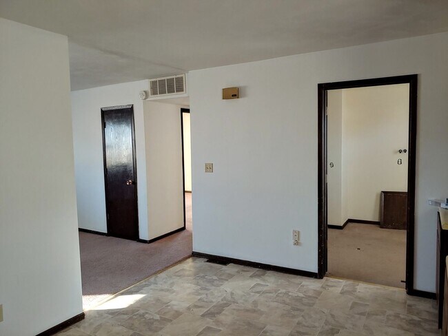 Foto del edificio - 704 E Cedar Ln